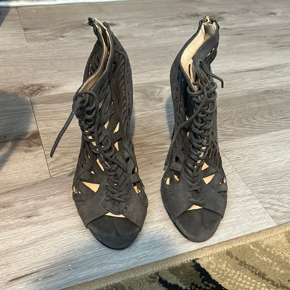 Woman’s 6 1/2 Grey heels